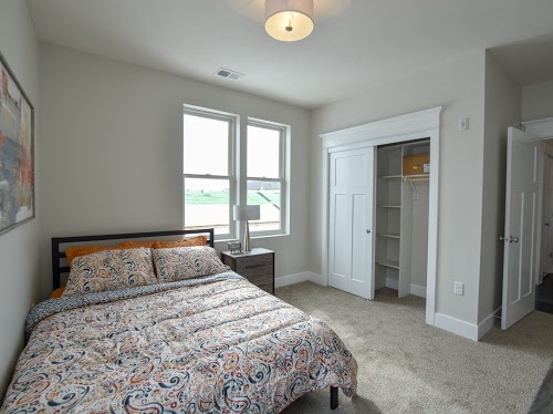 1 bed, 1 bath, 853 sqft, $1,395, Unit 10474 S. 131st Street Unit 202 A853 4P