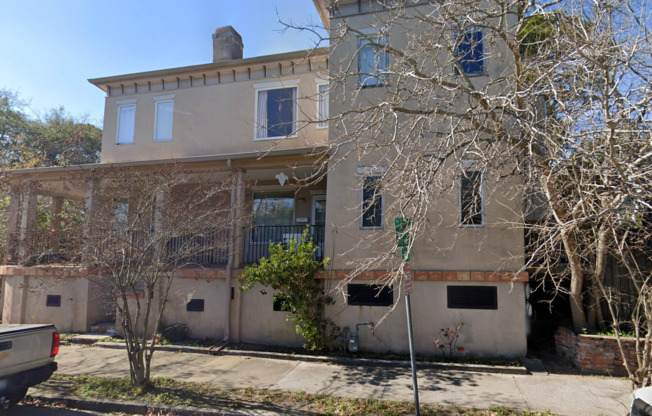 2 BED | 2 BATH | GATED BACKYARD | THOMAS SQUARE