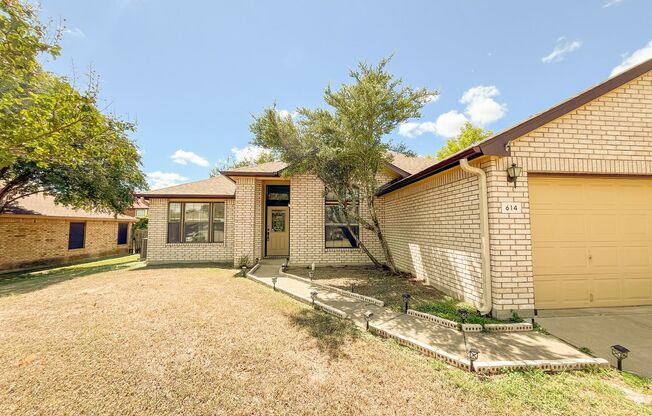 Available NOW!!!! Located in Skipcha Mountain Estates in Harker Heights, this home offers 3 bedrooms and 2 full baths, close to Harker Heights shopping, schools and close to Ft. Cavazos. Carpeting through out, along with ceremic tiling. Kitchen is open, a