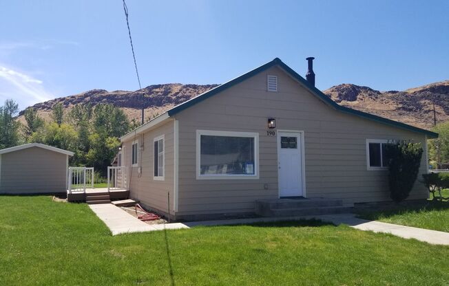 Occupied, do not disturb tenants.  Naches 3 bedroom 1.5 ba WASHER/DRYER INCLUDED!