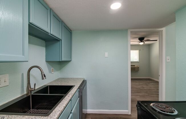 1 bed, 1 bath, 517 sqft, $800, Unit 12