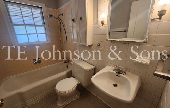 3 beds, 2 baths, $1,525