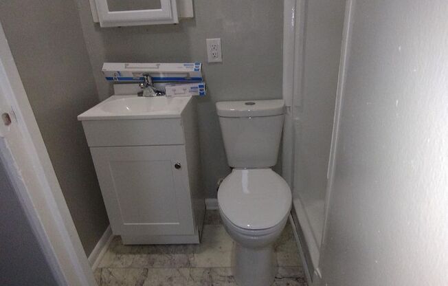 Spacious One Bedroom Triplex Near West Washington and Holt Rd