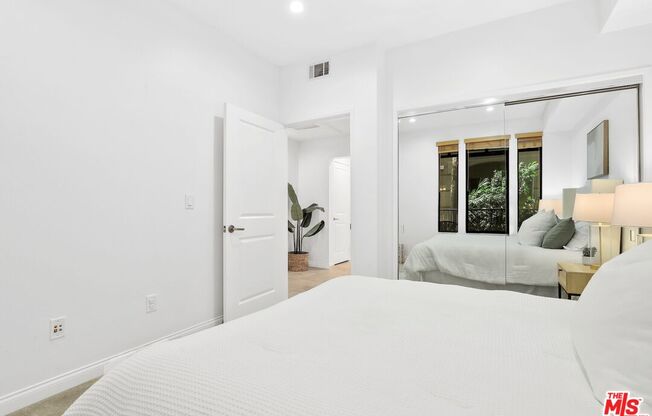 5625 Crescent Park W Apt 318