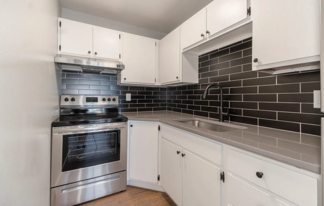 Charming 8-Unit Community in the Heart of Greeley 1509 3rd Avenue | Greeley, CO 80631
