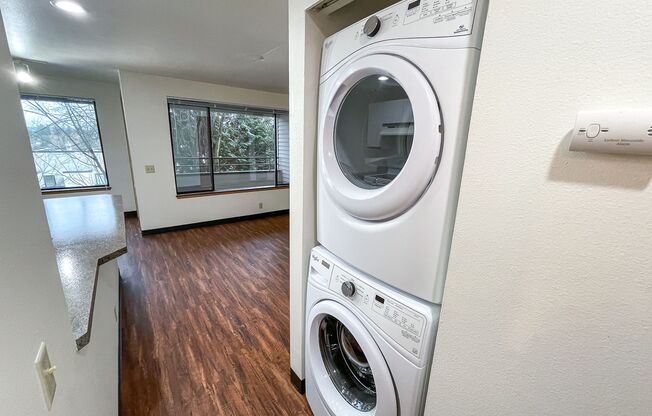2 beds, 2 baths, 900 sqft, $2,695, Unit 210