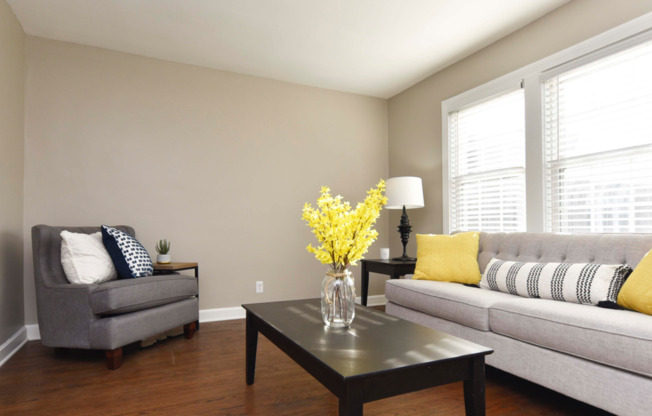 Avenue Willows 2 bed-1 bath with W/D included!