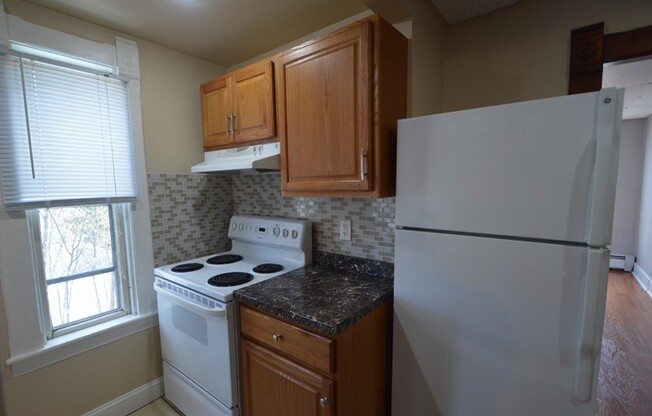 3 beds, 1 bath, 875 sqft, $1,675, Unit L3