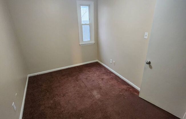 3 beds, 1 bath, $1,250