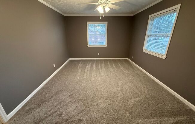 4 beds, 2.5 baths, $2,200, Unit 119 Rolling Oaks Dr