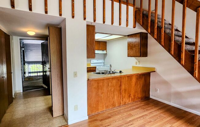 Spacious 2Bd 1.5 Ba Townhome with Loft