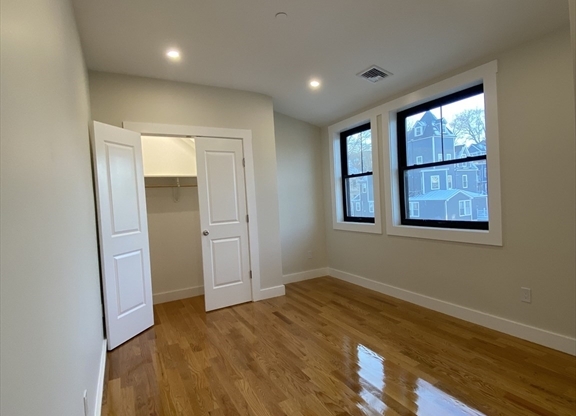 3 beds, 2.5 baths, 1,300 sqft, $4,000, Unit 3 Front