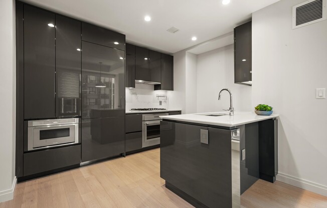 1 bed, 1 bath, 765 sqft, $6,000, Unit 1111