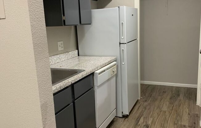 2 beds, 1 bath, 897 sqft, $1,050, Unit 2210