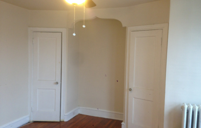 3 beds, 1 bath, $1,600