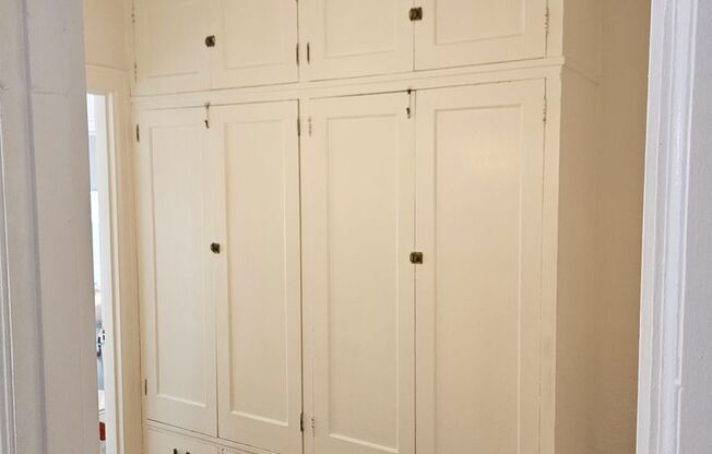 Studio, 1 bath, 337 sqft, $1,179, Unit 23