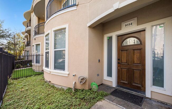 3-Story Townhome in Midtown – 3BR/3.5BA with Private Balconies