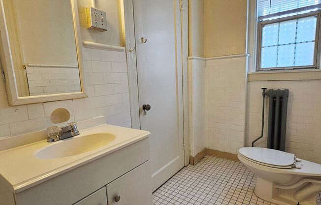 2 beds, 1 bath, 1,050 sqft, $1,850, Unit 806