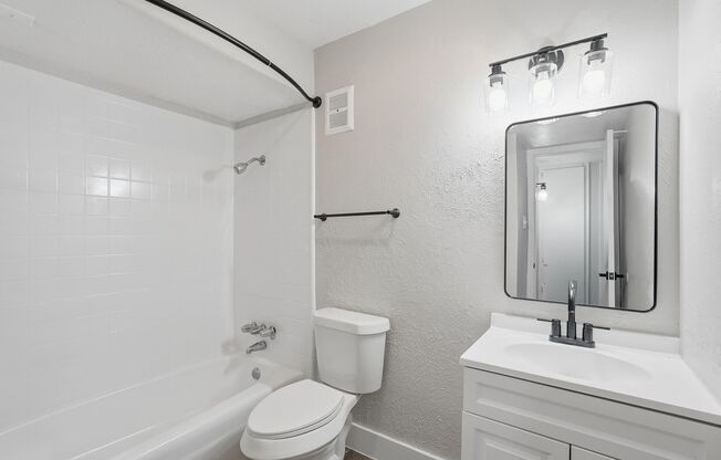 1 bed, 1 bath, 658 sqft, $1,345, Unit 180