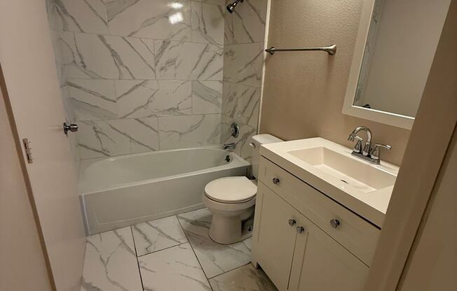 Charming 2 Bedroom Apartment with Balcony & Easy Access to HWY 285
