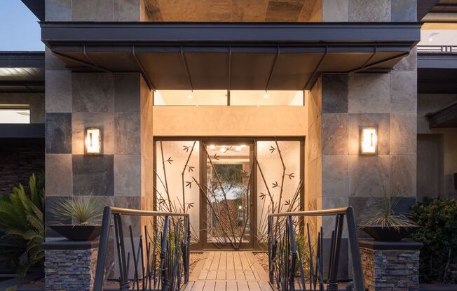 LUXURY LIVING IN THE RIDGES