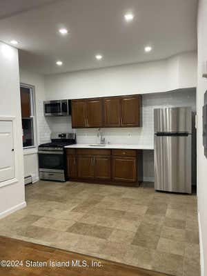 2 beds, 1 bath, 3,000 sqft, $2,700