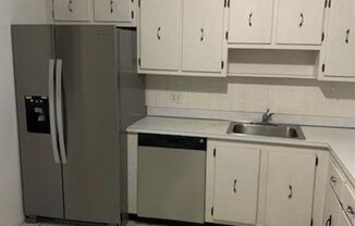 3 beds, 2 baths, $2,500, Unit 4131 Stirling rd #304