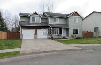 Beautiful House at Puyallup - Freshly Painted and New AC installed!