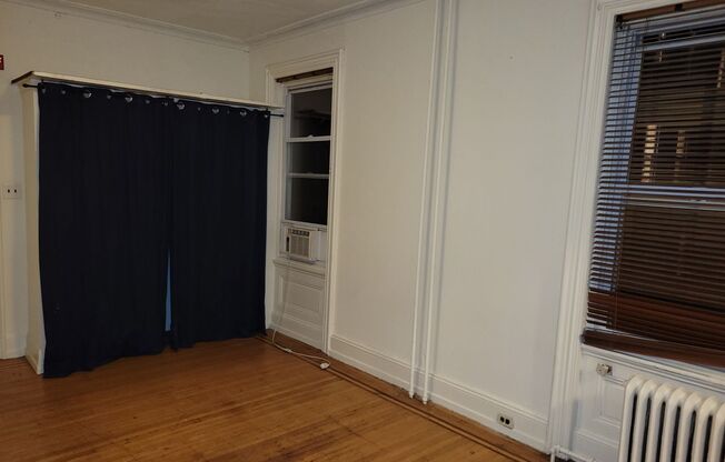 Studio, 1 bath, $950, Unit 2R