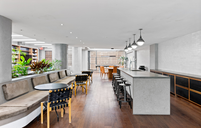 1 bed, 1 bath, 798 sqft, $5,600, Unit C107