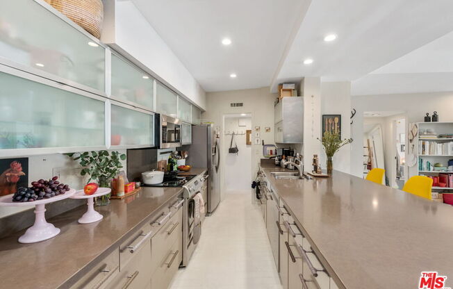 1 bed, 1.5 baths, 998 sqft, $5,500, Unit 903