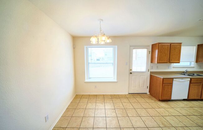 3 beds, 2.5 baths, $1,595