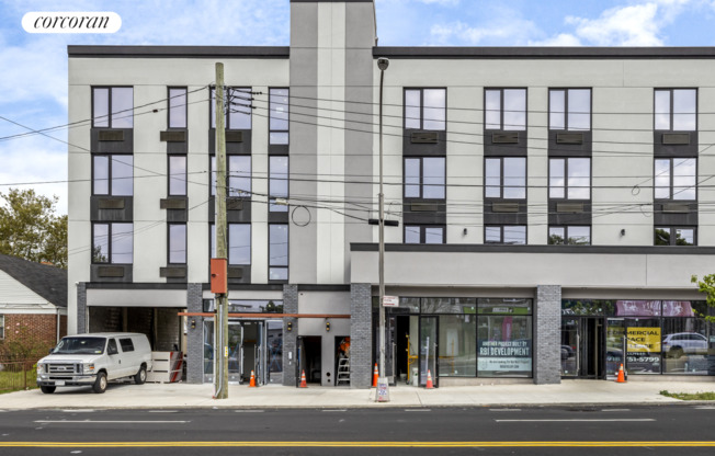 2 beds, 2 baths, $3,100, Unit 4L