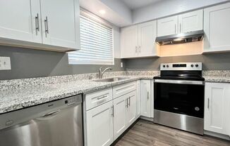 2BD/1BA - Stylish & Renovated Downstairs Apartment with Private Patio in Campbell