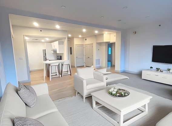 4 beds, 2 baths, 1,600 sqft, $7,995, Unit 701