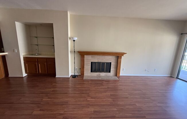 $500 OFF FIRST MONTH'S RENT! Los Caballeros: Upper 2 Bedroom 2 Bath,