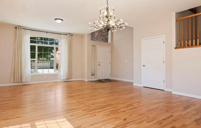Huge room in a large shared home, private bathroom, walk in closet, great neighborhood, friendly roommates!