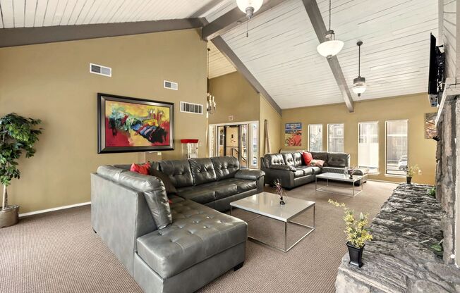 2 beds, 1 bath, 830 sqft, $875