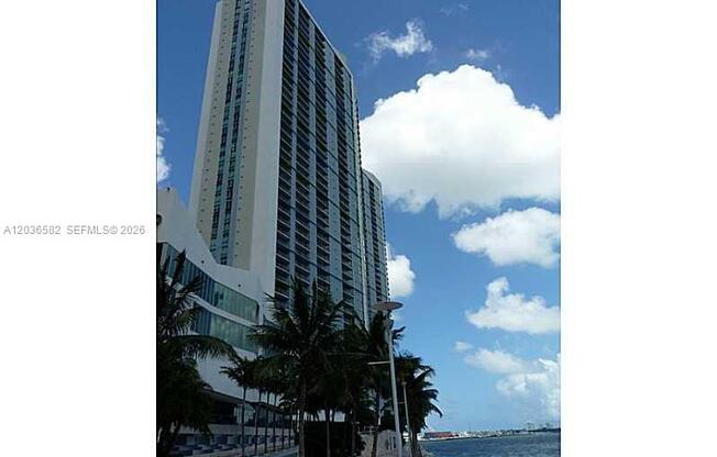 335 BISCAYNE BLVD