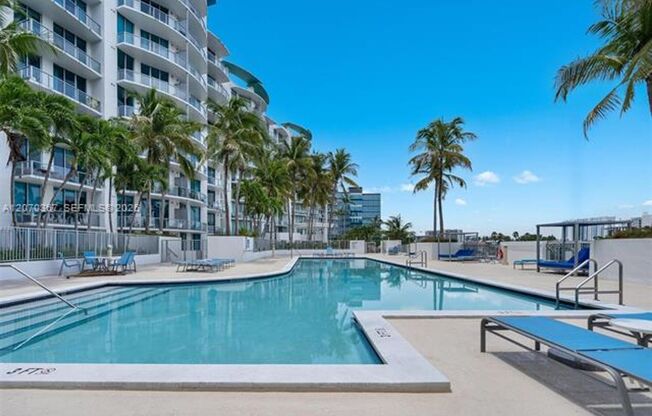 3 beds, 2 baths, $4,300, Unit # 818