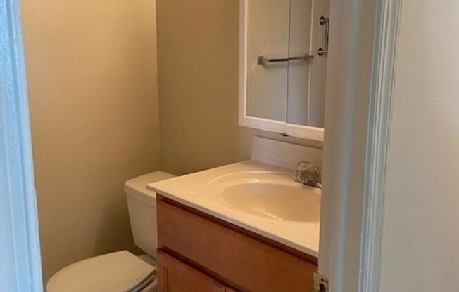2 beds, 1 bath, 900 sqft, $1,525, Unit 128