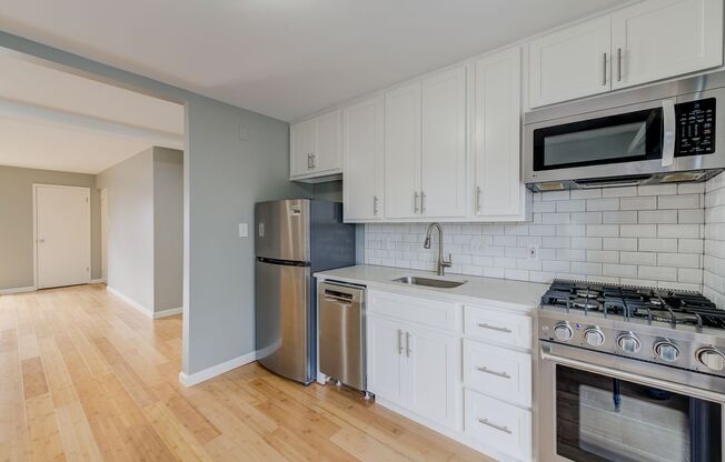 2 beds, 1 bath, $1,495, Unit UNIT D