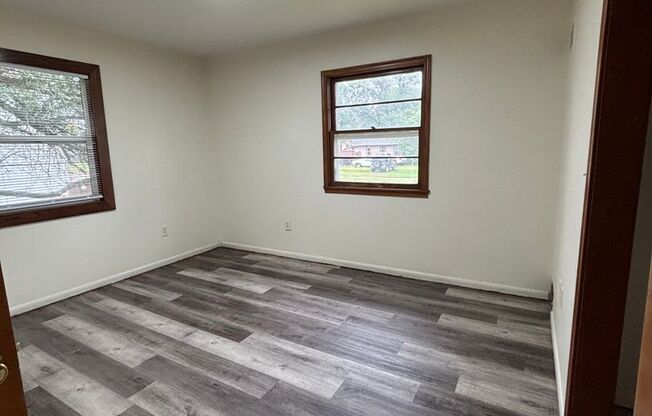 4 beds, 1.5 baths, $1,295, Unit Main floor