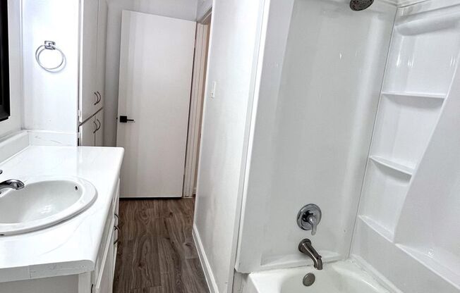 1 bed, 1 bath, 635 sqft, $1,150, Unit 12