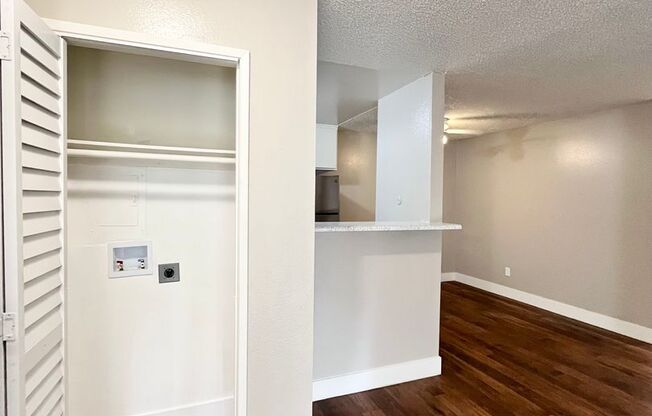 2 beds, 1 bath, 896 sqft, $2,195, Unit 070