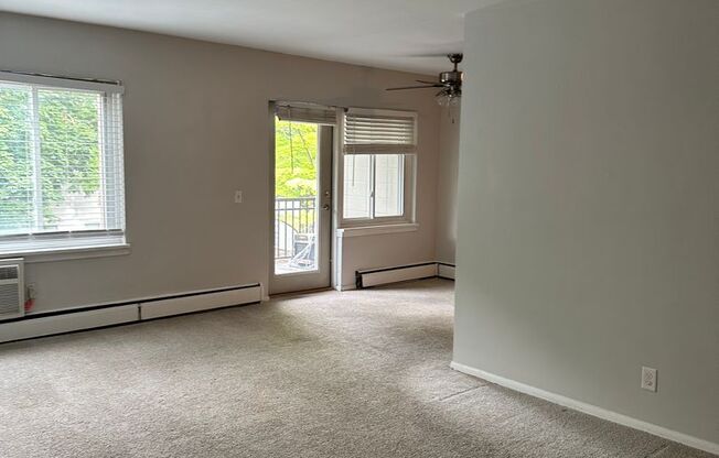 2 beds, 1 bath, 840 sqft, $1,495, Unit 201 (R)