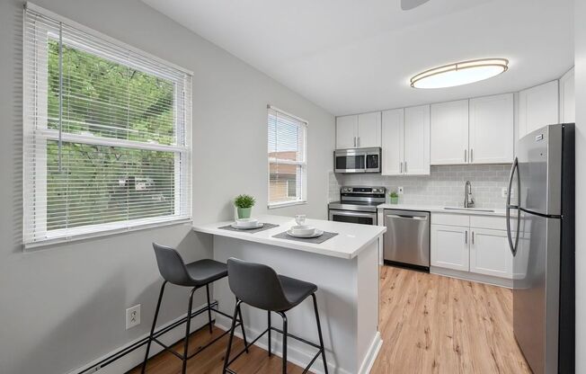 2 beds, 1 bath, 847 sqft, $1,995, Unit 126-11