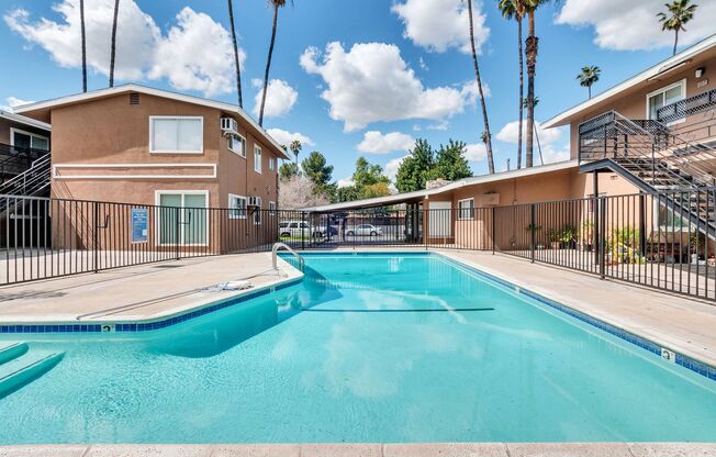 Minutes From UC Riverside. Large 1 bedroom 1 bath Available NOW!!