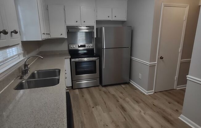 Pristine Duplex Home Located in the Lincolnshire Community!