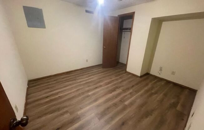 2 beds, 1 bath, 650 sqft, $700, Unit Unit 6